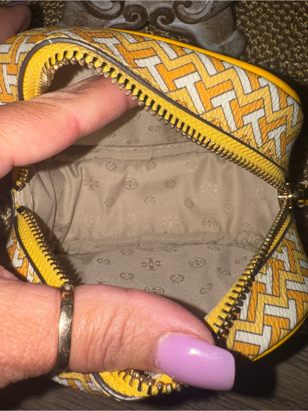 NWOT Tory Burch Yellow and Cream Leather Pouch ⭐️ - Picture 3 of 5